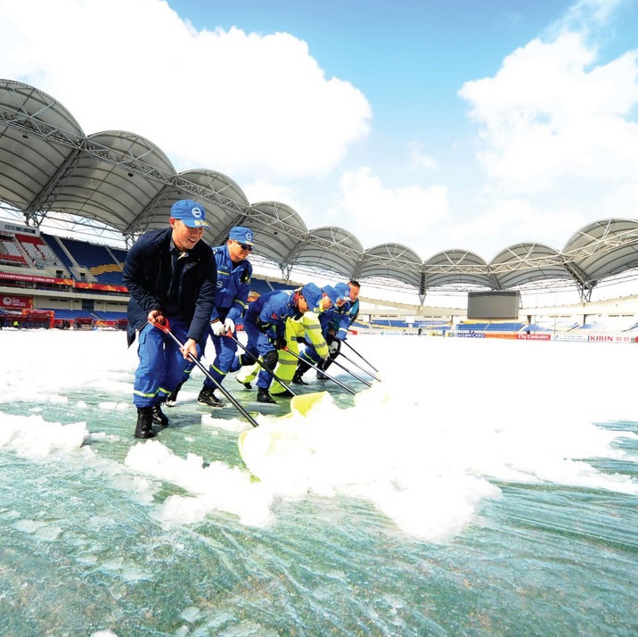 Nhan vien san Thuong Chau don tuyet anh 8