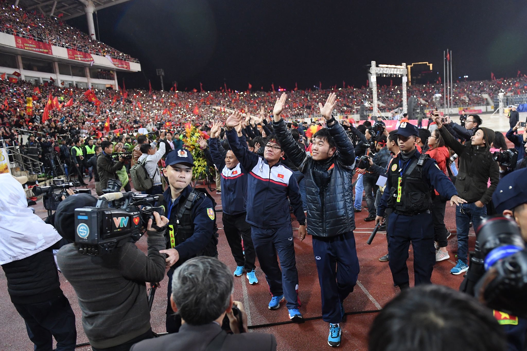 U23 VN am ap trong vong tay nguoi ham mo anh 3