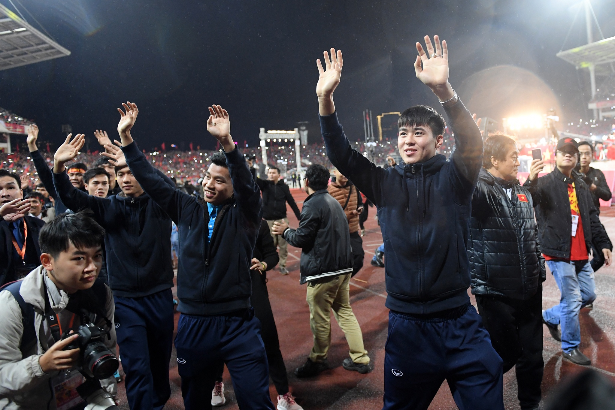 U23 VN am ap trong vong tay nguoi ham mo anh 5