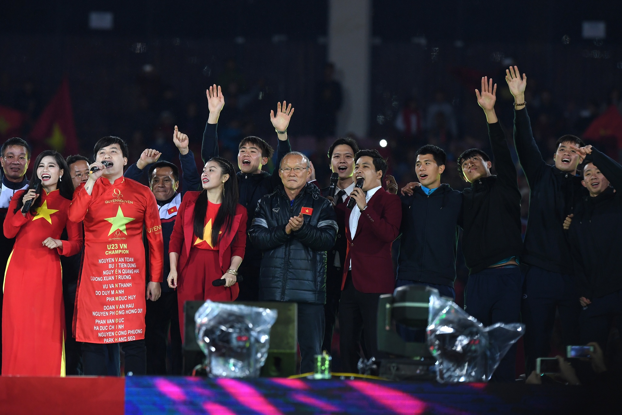 U23 VN am ap trong vong tay nguoi ham mo anh 10