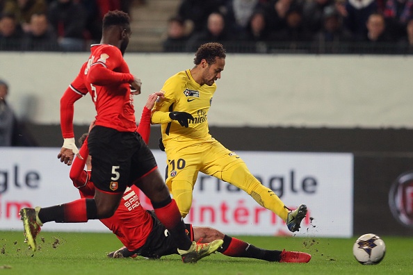 Mbappe nhan the do anh 2