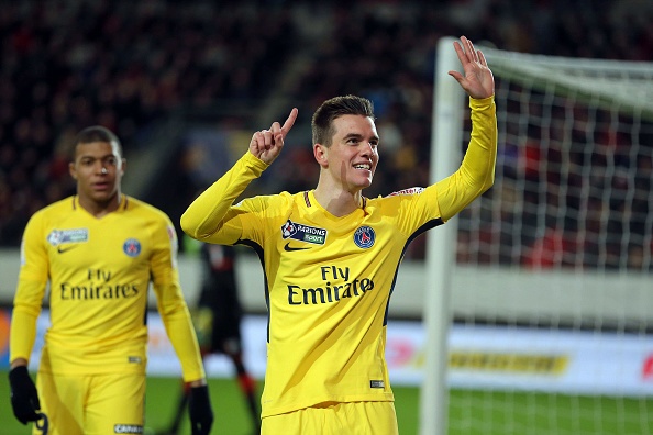 Mbappe nhan the do anh 4