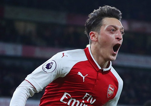 Mesut Oezil ky hop dong voi Arsenal den nam 2021 hinh anh