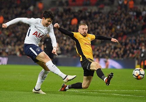 Tottenham vat va gianh quyen vao vong 1/8 cup FA hinh anh