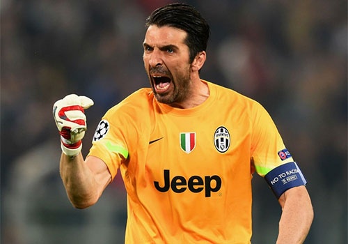 Juventus tro lai ngoi dau, Buffon lap moc 500 tran hinh anh