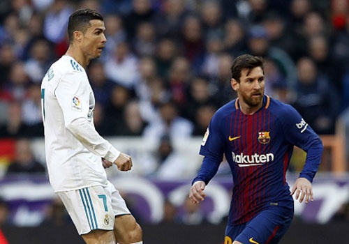 Messi va CR7 bat khoi doi hinh hay nhat luot di vong 1/8 o cup chau Au hinh anh