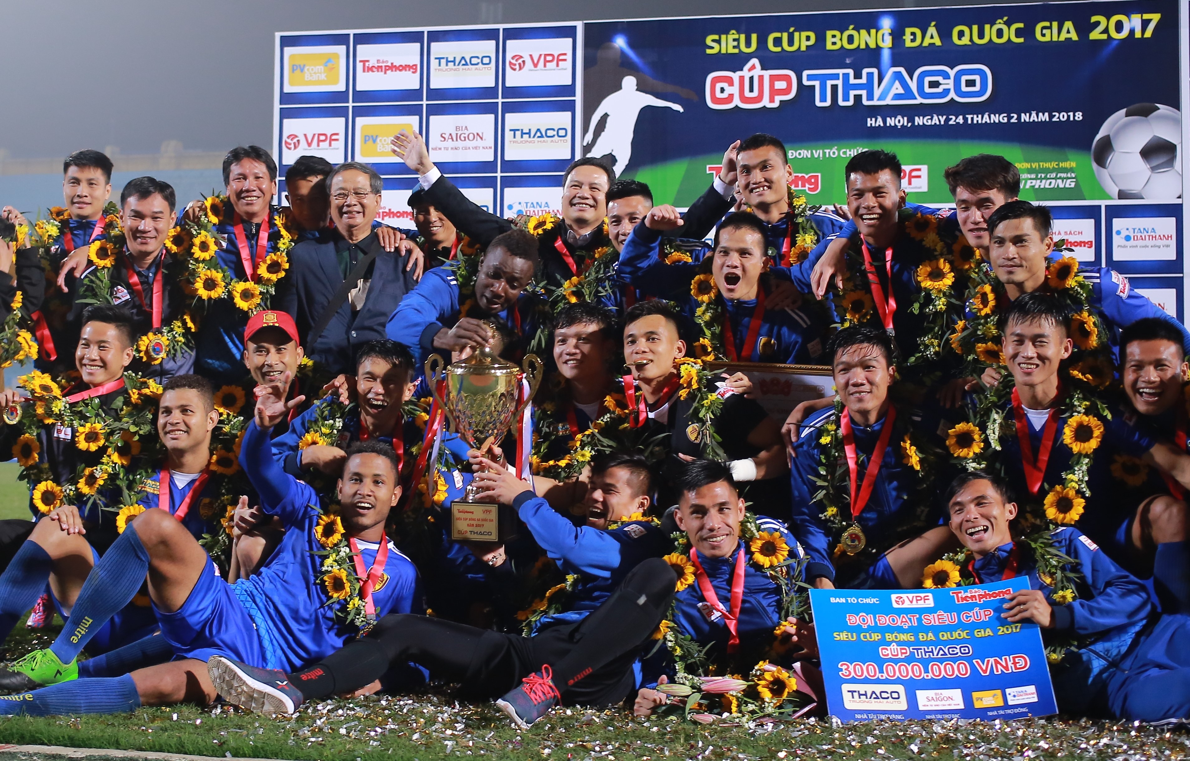 CLB Quang Nam doat sieu cup quoc gia sau khi thang SLNA 1-0 hinh anh