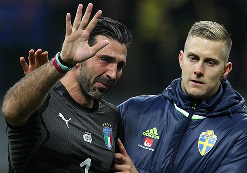 Buffon xac nhan tro lai tuyen Italy, gap Argentina va DT Anh hinh anh