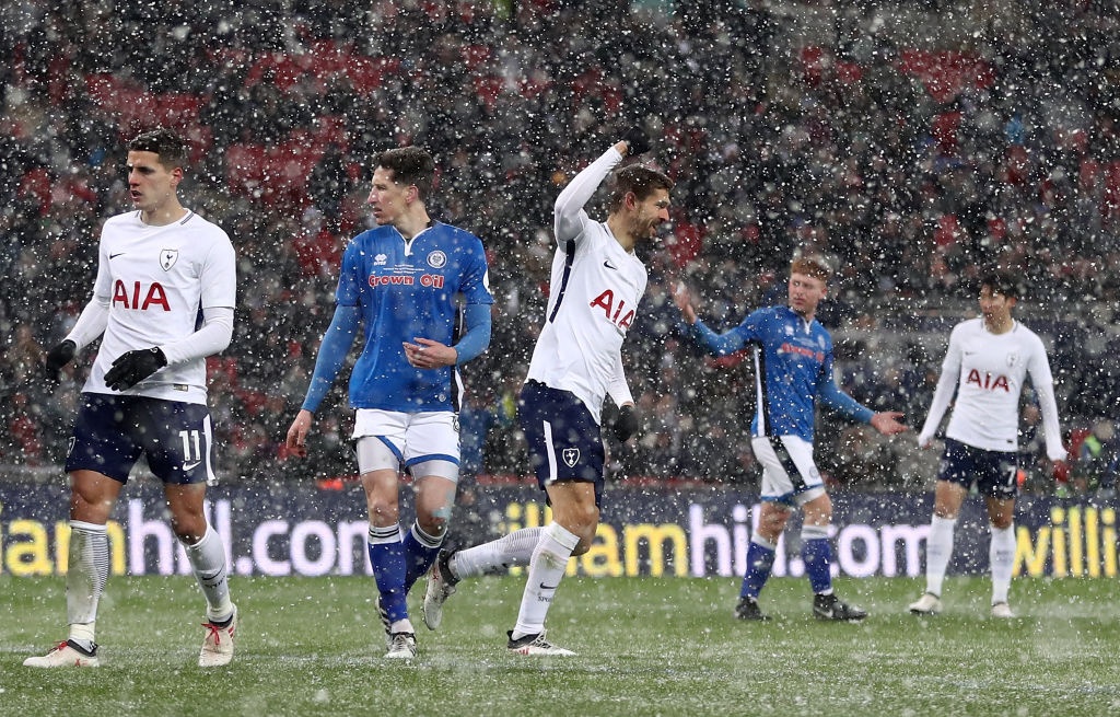 Tottenham vuot qua doi hang ba 6-1 anh 6