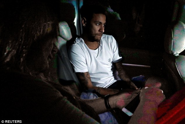 Neymar đến bệnh viện tiến hành phẫu thuật ảnh 4 Neymar den benh vien tien hanh phau thuat anh 4