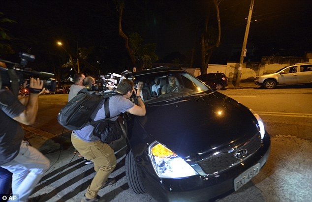 Neymar đến bệnh viện tiến hành phẫu thuật ảnh 5 Neymar den benh vien tien hanh phau thuat anh 5