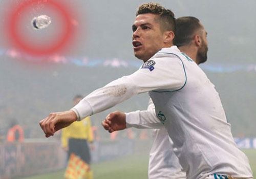 Ronaldo may man khong linh tron chai nuoc hinh anh