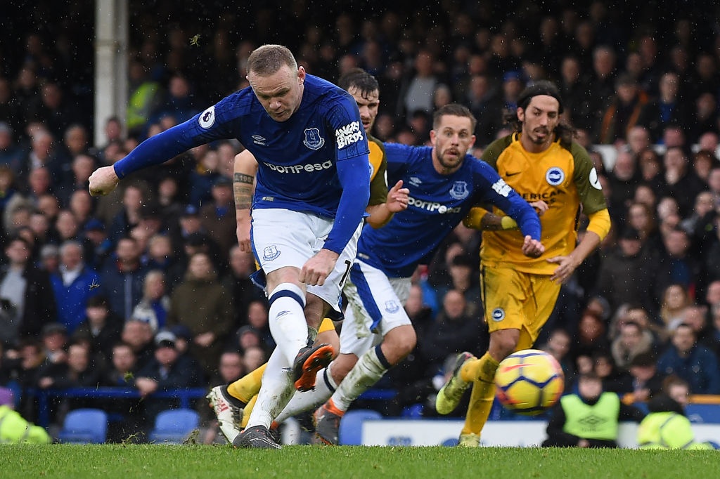 Rooney sut hong 11 m lan thu ba mua nay, Everton van thang 2-0 hinh anh