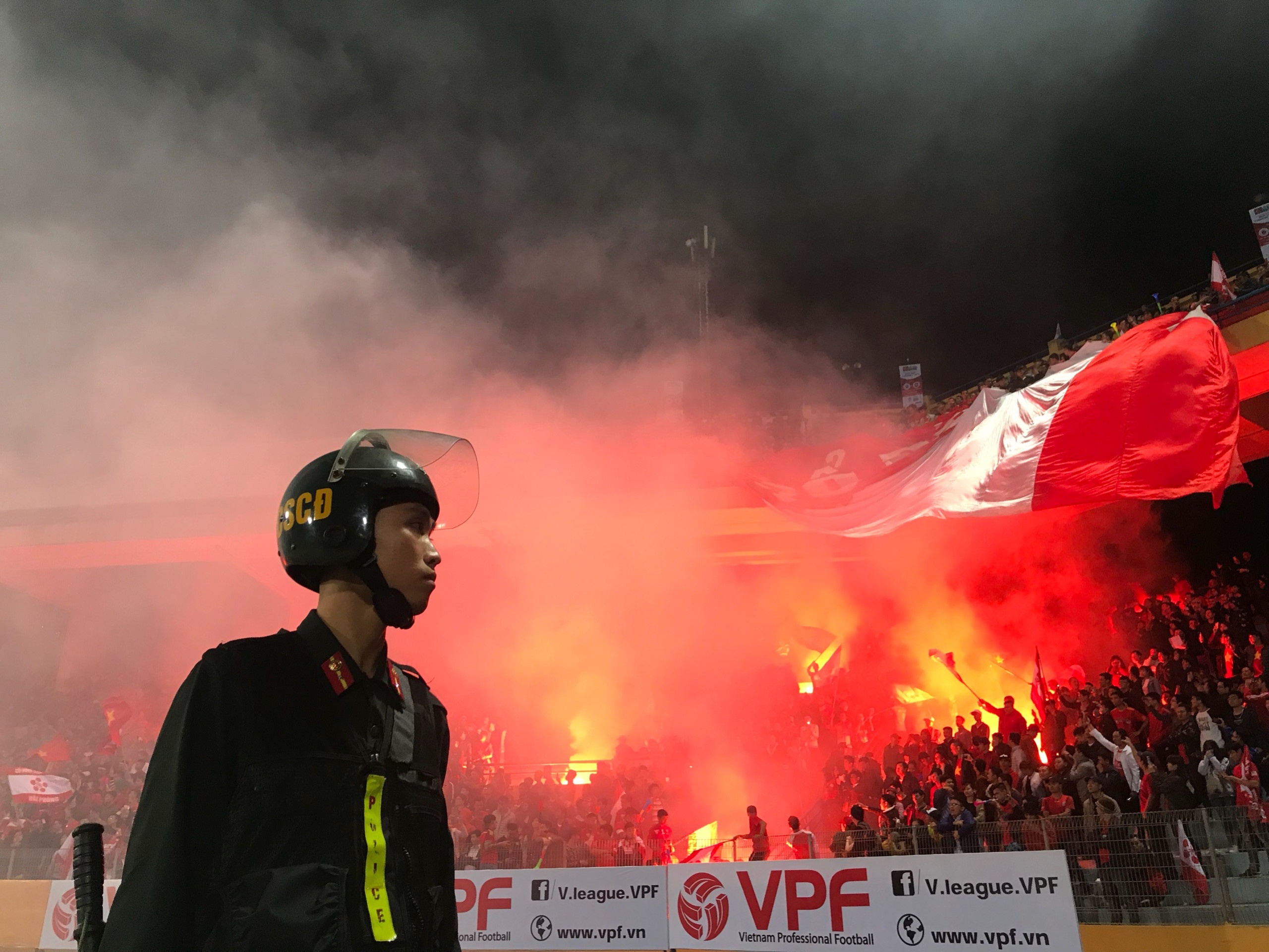 CLB Ha Noi 1-0 CLB Hai Phong: CDV dot phao sang o san Hang Day hinh anh