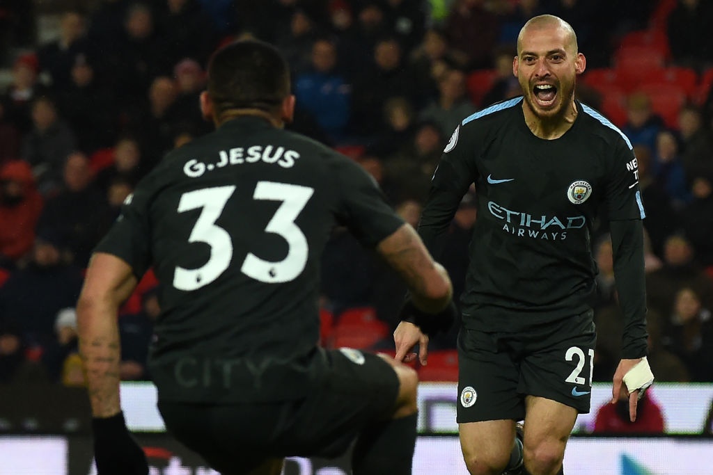 Man City duy tri cach biet 16 diem voi MU anh 6