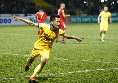 CLB Thanh Hoa 1-0 CLB TP.HCM: Tien Dung kien tao, Dinh Tung ghi ban hinh anh