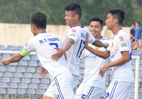 Tien Dung thung luoi o V.League, CLB Thanh Hoa thua doi Quang Nam 0-1 hinh anh