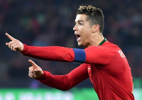 Ronaldo ghi nhieu hon Messi 20 ban o cap doi tuyen hinh anh