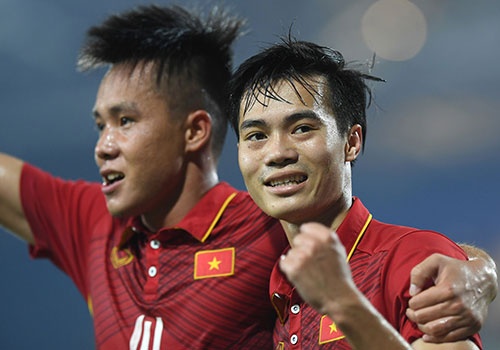 Van Toan phai du bi vi dinh kien cua 'canh tay phai' thay Park? hinh anh