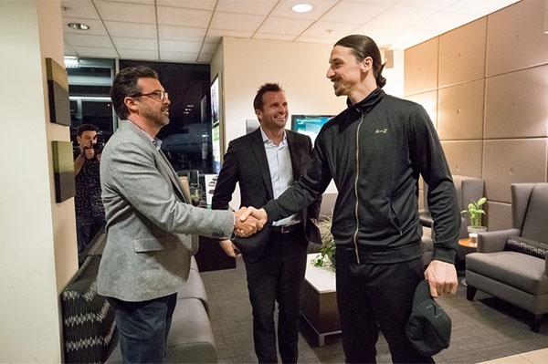 Hang nghin CDV don Ibrahimovic anh 11