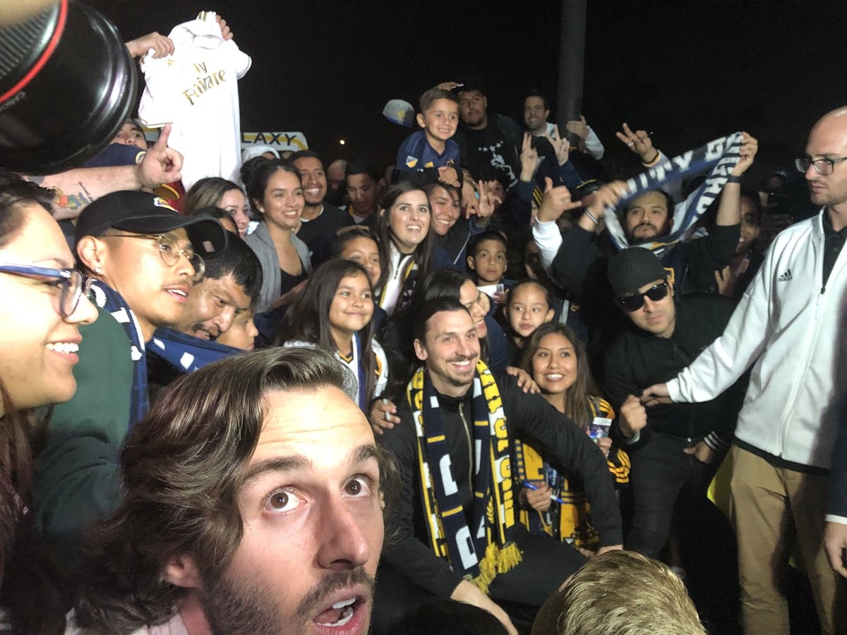 Hang nghin CDV don Ibrahimovic anh 9