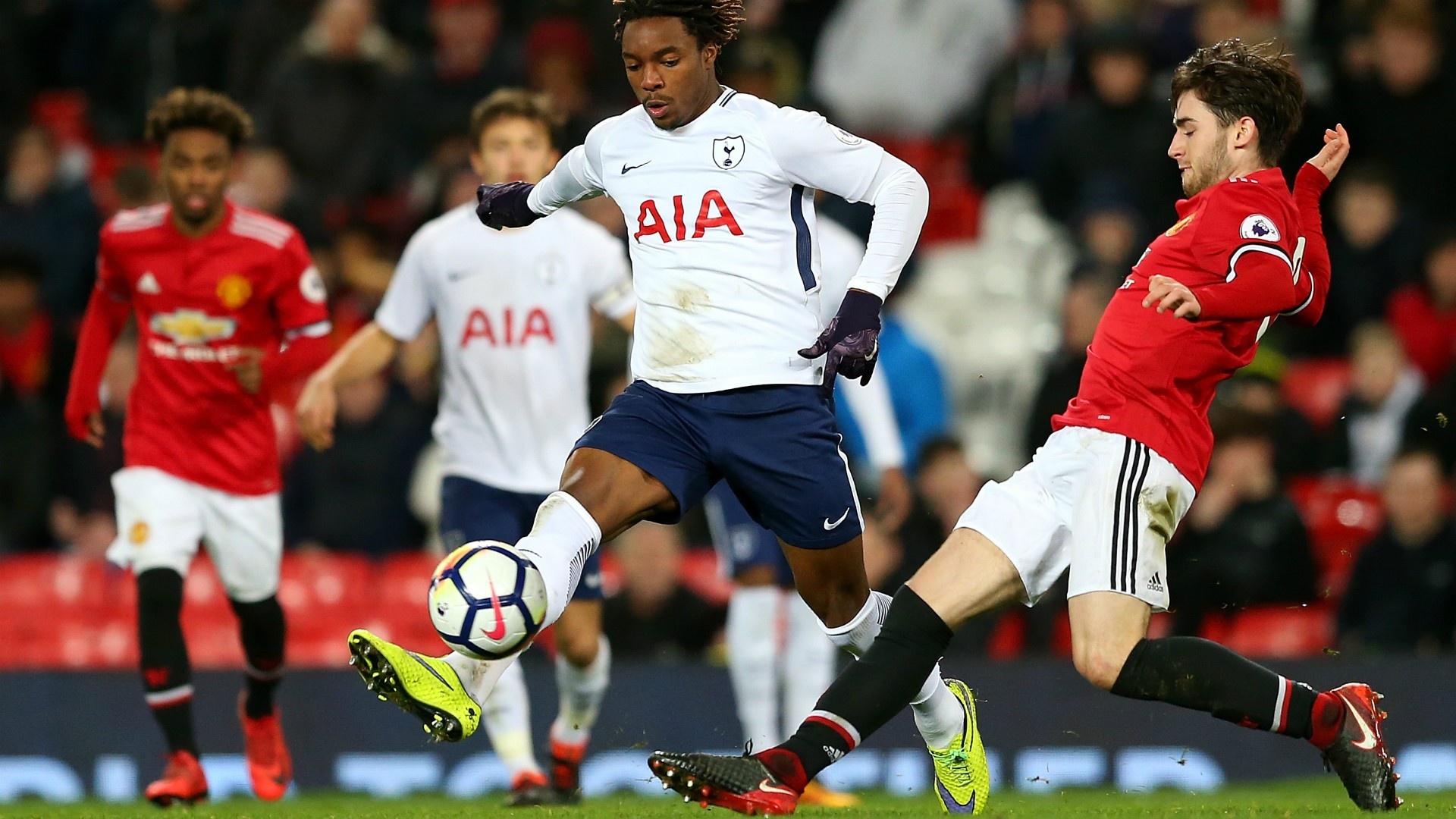 Nhung tai nang tre duoc ky vong len doi mot MU anh 1