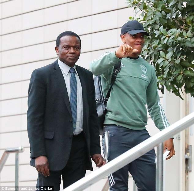 Pogba vui vẻ trong ngày trở lại MU ảnh 6 Pogba vui ve trong ngay tro lai MU anh 6