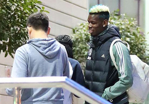 Pogba vui ve trong ngay tro lai MU cung dong doi hinh anh