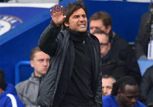 Antonio Conte dang thuong ma cung dang trach hinh anh