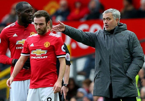 Mourinho tuyen bo MU chien dau vi vi tri a quan hinh anh