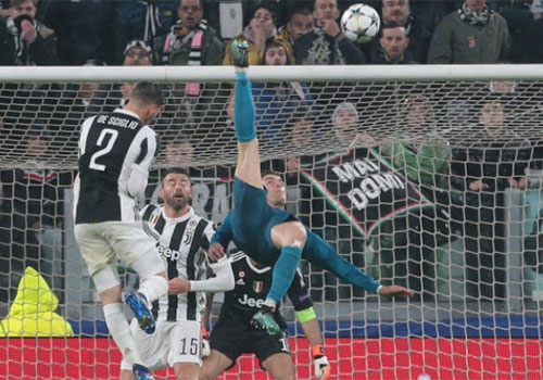 Ronaldo tap luyen rat ky cho sieu pham ha Buffon hinh anh