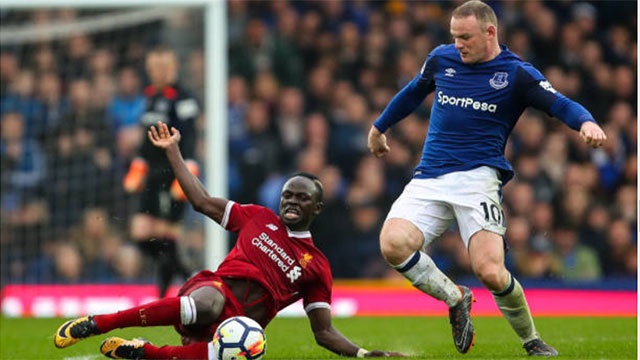 Everton vs Liverpool (0-0): Rooney tuc gian khi phai roi san hinh anh