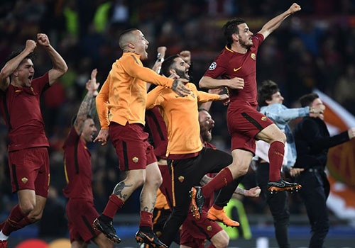AS Roma 3-0 Barcelona: Con dia chan o thanh pho vinh cuu hinh anh