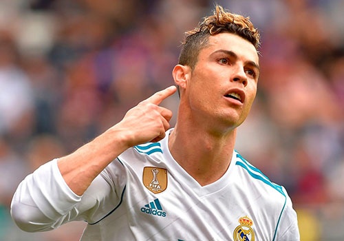 Ronaldo tang qua cho 'truyen nhan' o MU hinh anh