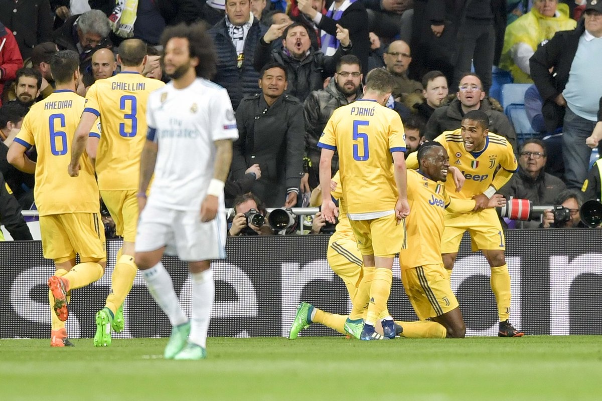 Buffon nhận thẻ đỏ ảnh 13 Buffon nhan the do anh 13