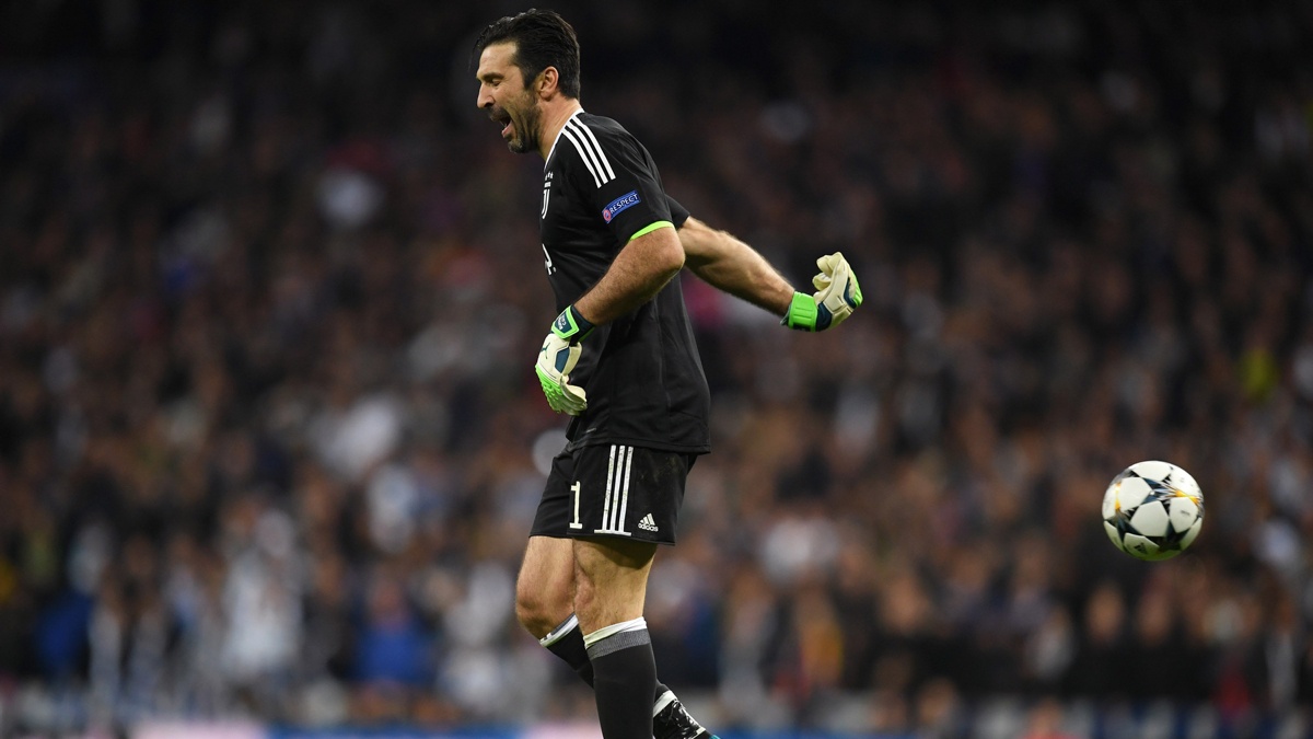 Buffon nhận thẻ đỏ ảnh 4 Buffon nhan the do anh 4