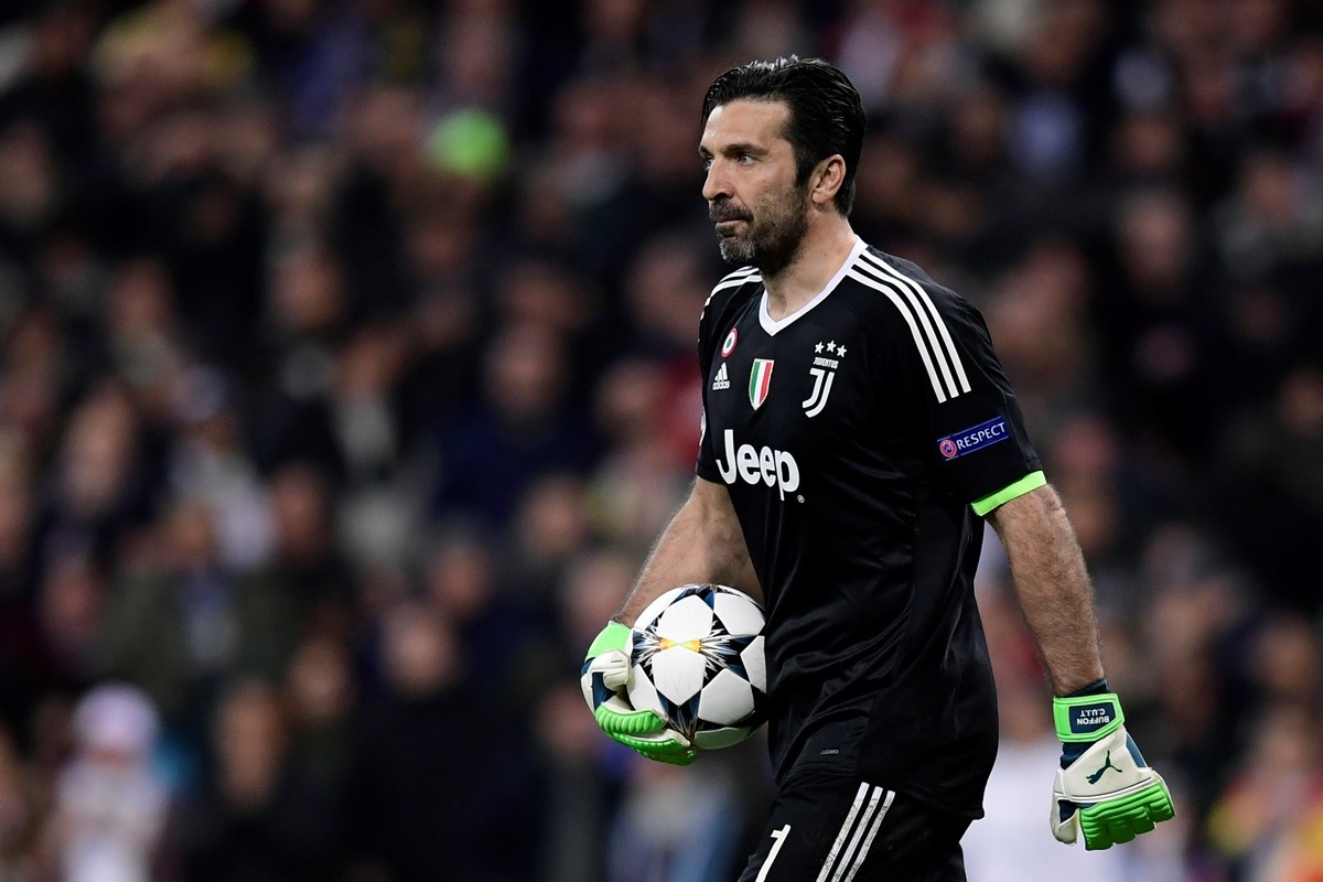 Buffon nhận thẻ đỏ ảnh 1 Buffon nhan the do anh 1