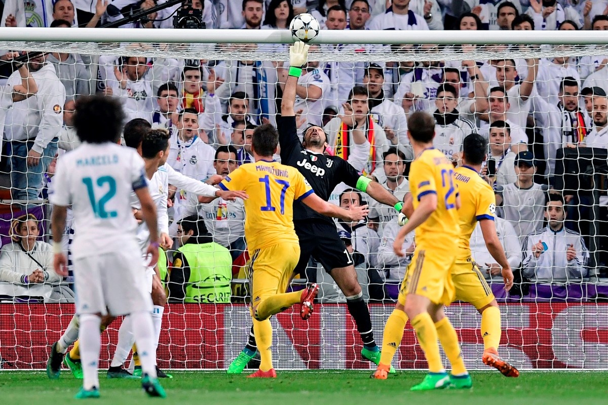 Buffon nhận thẻ đỏ ảnh 8 Buffon nhan the do anh 8