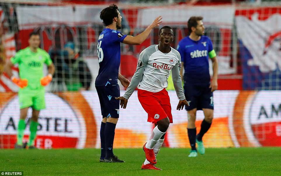 Man nguoc dong kho tin cua doi bong Ao anh 7