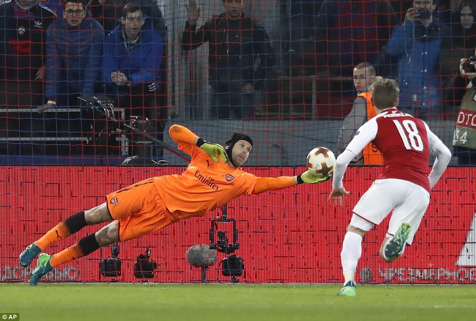 Arsenal vao ban ket Europa League anh 8