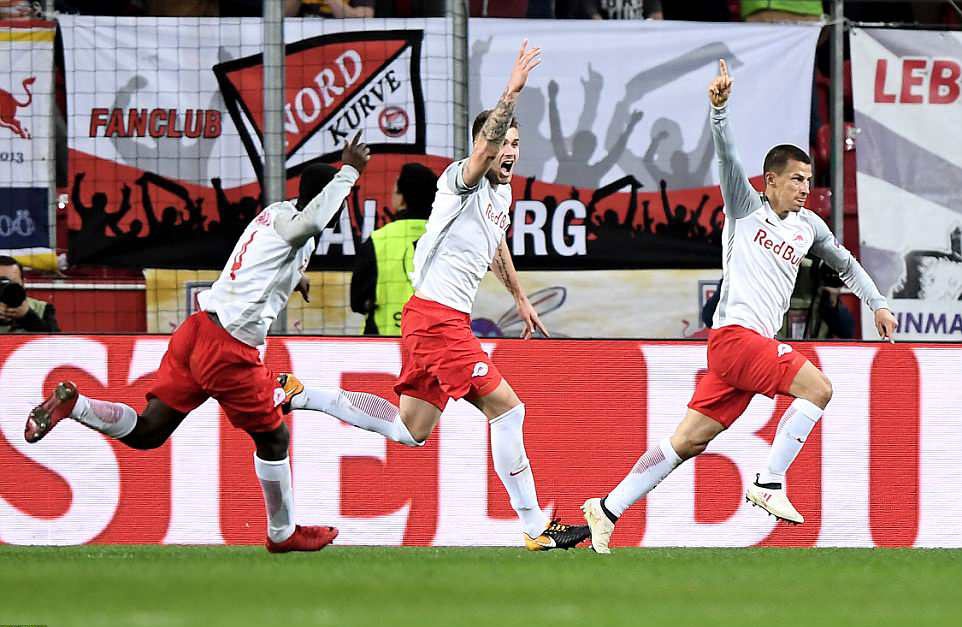 Man nguoc dong kho tin cua doi bong Ao anh 9