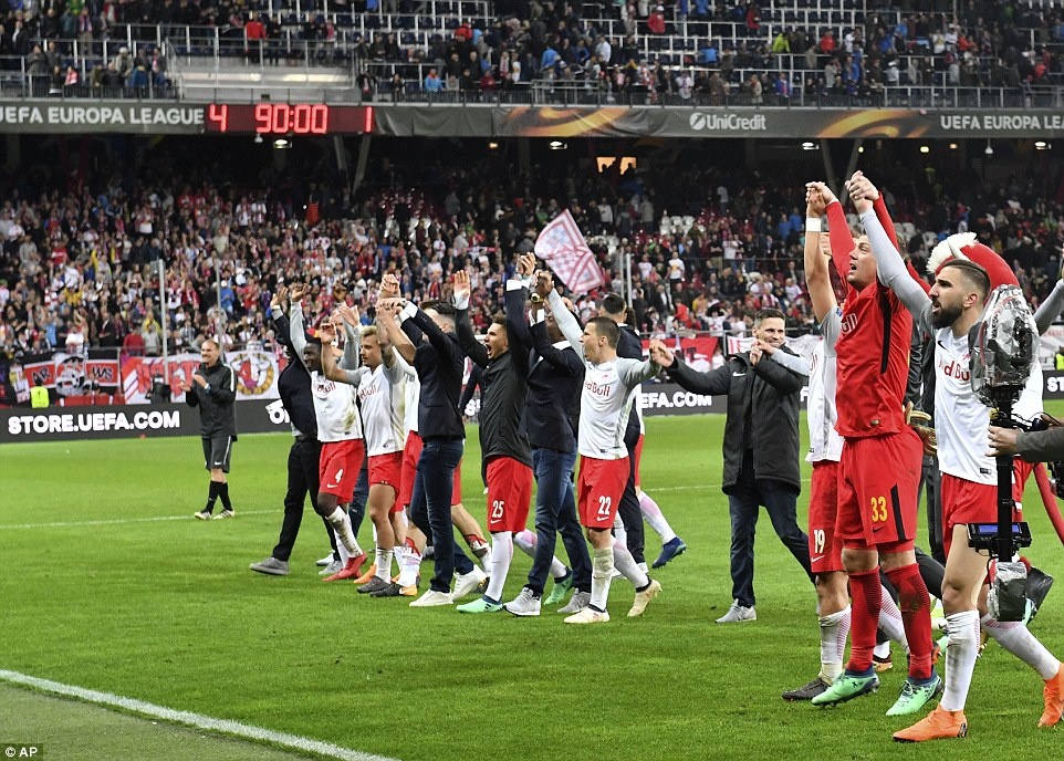 Man nguoc dong kho tin cua doi bong Ao anh 2