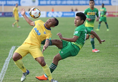 SLNA lien tiep nga vo kiem penalty, CLB Thanh Hoa hoa Can Tho 1-1 hinh anh