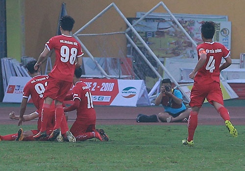 Trong tai gay tranh cai o giai hang Nhat quoc gia hinh anh