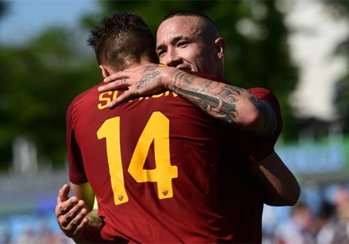 AS Roma gui loi thach thuc Liverpool sau chien thang 3-0 hinh anh