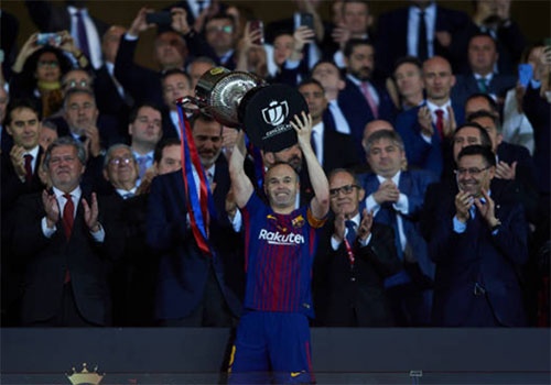 Thua dau o Champions League, Barca van co mua giai tuyet voi hinh anh