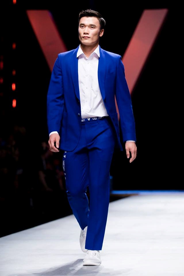 Ronaldo lo lang khi catwalk anh 2