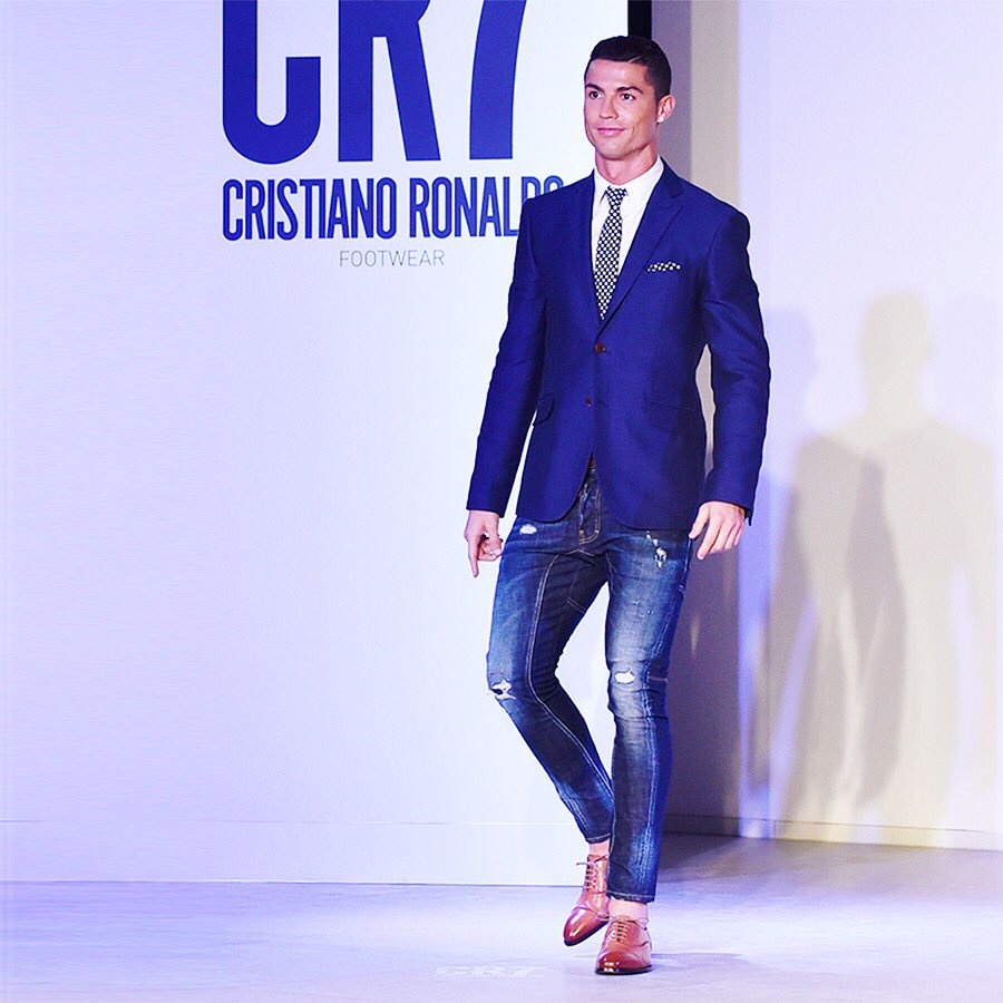 Ronaldo lo lang khi catwalk anh 1