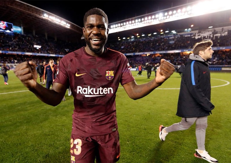 CĐV đội mưa chứng kiến Barca vô địch La Liga ảnh 9 CDV doi mua chung kien Barca vo dich La Liga anh 9