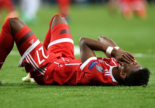 Cau thu Bayern om dau that vong truoc Real Madrid hinh anh